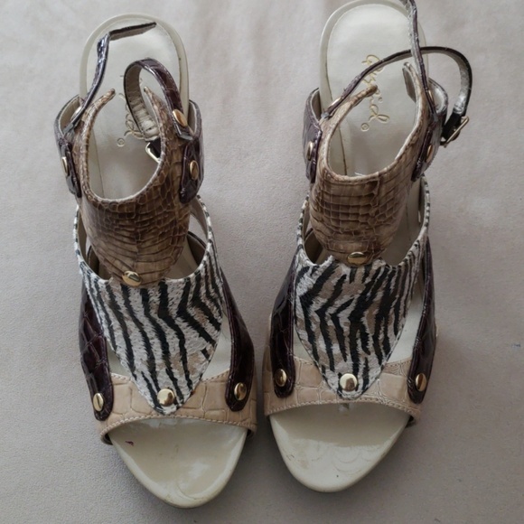 Heels - Picture 2 of 3